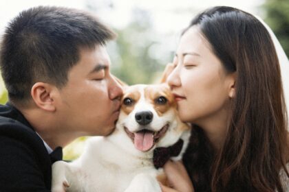 Pet owners kissing their pet